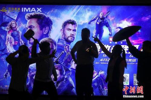 资料图：《复仇者联盟4》海报。张云 摄