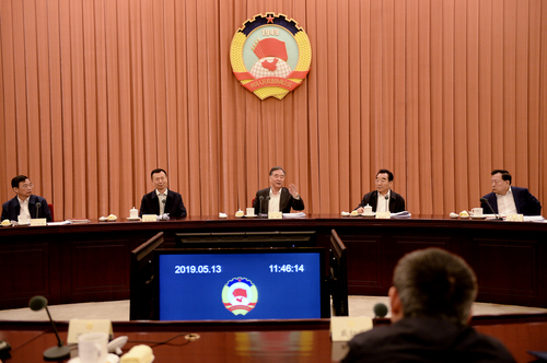5月13日，十三届全国政协第二十二次双周协商座谈会在北京召开。中共中央政治局常委、全国政协主席汪洋主持会议并讲话。本报记者 田福良 摄 2