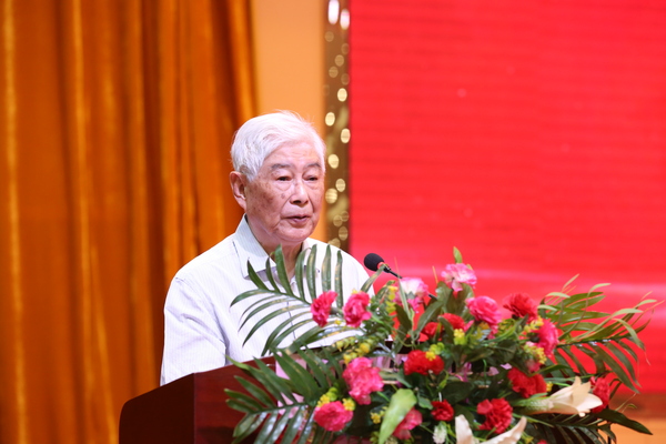 著名教育家、青爱工程领导小组组长顾明远讲话