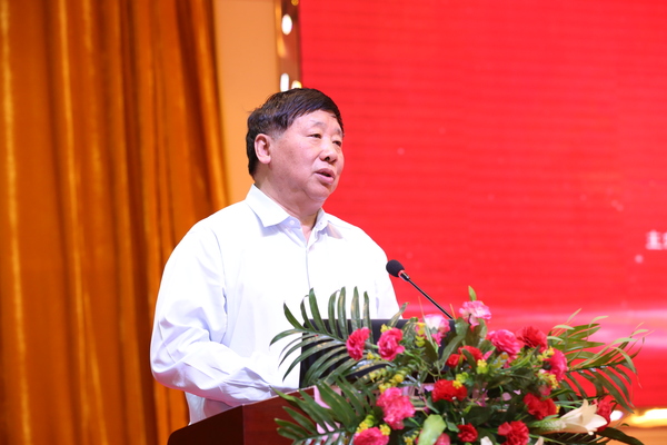 十三届全国政协委员、文化文史和学习委员会副主任，北京青爱教育基金会名誉会长叶小文讲话