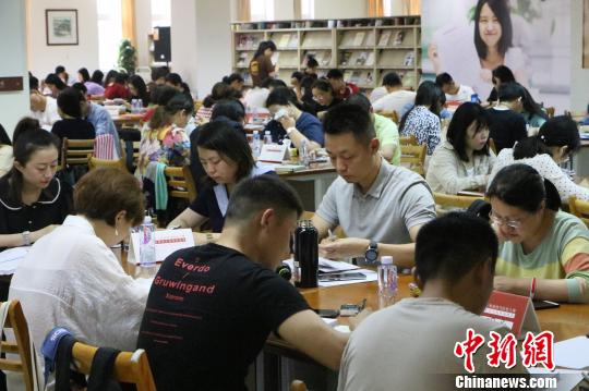 比赛现场。　赵强 摄