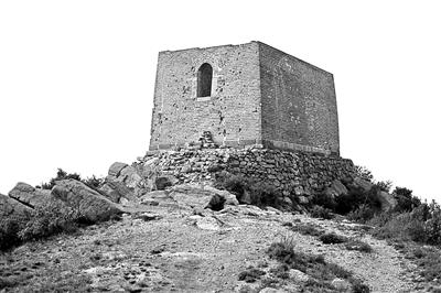 经过修缮的“高楼”，保留了累累弹痕