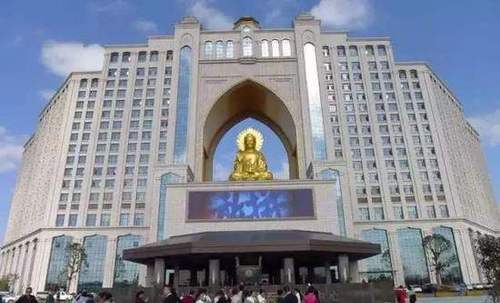 江苏盐城官方:权健华东总部大楼双面佛像正在移除