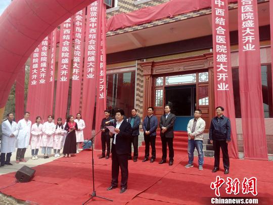 甘肃临夏脱贫户返乡创办医院：冀村民治病“不出乡”