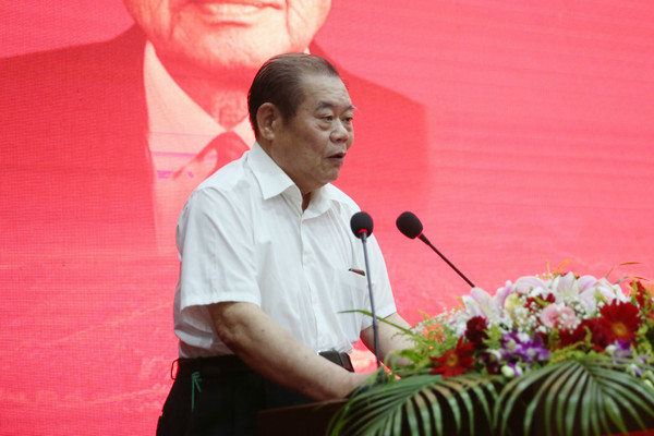 中宣部原副部长、《百年巨匠》总顾问龚心瀚致辞。