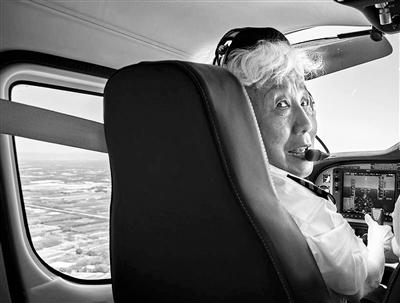 5月28日在驾驶舱内的苗晓红 5月28日在驾驶舱内的苗晓红