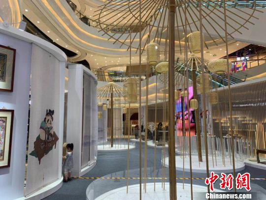 展览现场?！≈有?摄