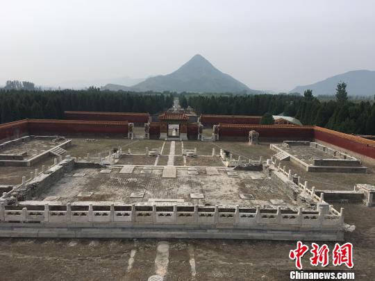 远眺昭西陵全景。　白云水 摄