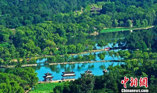 远眺避暑山庄 张桂芹 摄 远眺避暑山庄 张桂芹 摄