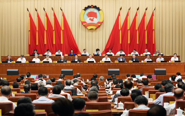 6月17日，政协第十三届全国委员会常务委员会第七次会议在北京开幕，围绕“推动制造业高质量发展”协商建言。中共中央政治局常委、全国政协主席汪洋出席开幕会。 本报记者 贾宁 摄