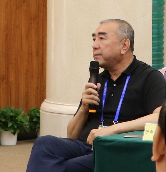 4.伊尔扎提·扎达委员讲述自己家族回归祖国的历史故事