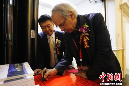 展会现场?！÷榔?摄