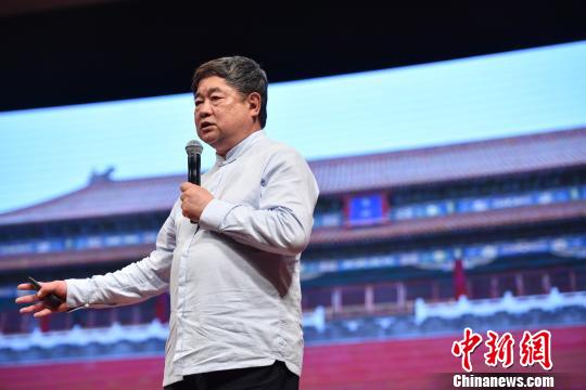 图为正在讲述的单霁翔 刘冉阳 摄 图为正在讲述的单霁翔 刘冉阳 摄