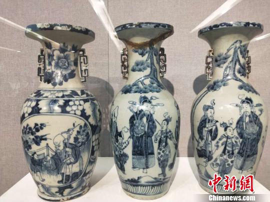山西展出120件青花瓷。　杨佩佩 摄