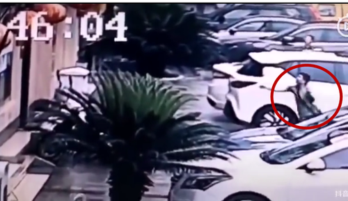 贵州男子奔跑双手接住坠楼幼童:两人均未受伤