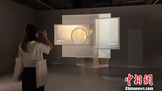 图为中医药古籍展现场?！≈有?摄