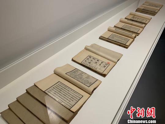 图为中医药古籍展现场?！≈有?摄