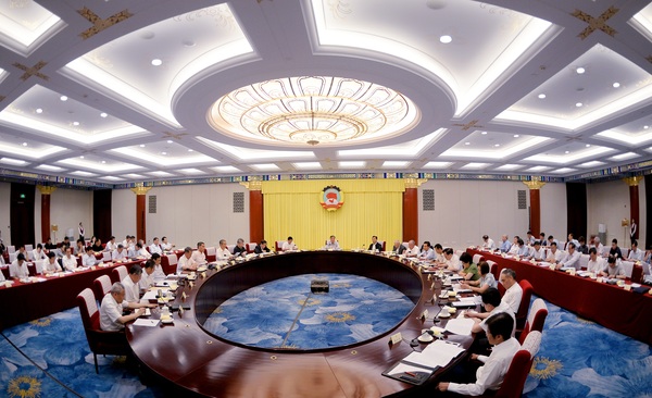 近日，全国政协主席会议成员务虚会在北京召开。中共中央政治局常委、全国政协主席汪洋主持会议并讲话。 本报记者 田福良 摄