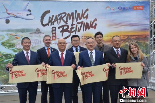 苏格兰旅游局中国和东亚地区市场经理 Hazel Sellar、中国驻爱丁堡总领事馆副总领事孙旭东等中英嘉宾出席活动剪彩仪式 。　李强 摄