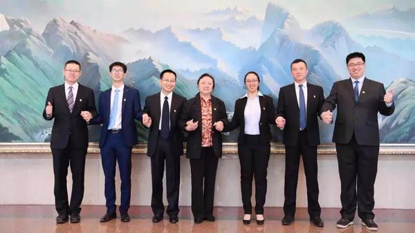 全国政协办公厅秘书局会议处干部：李达、李伟状、张月卓、张萍、高益言、孙伟、于一（从左至右）