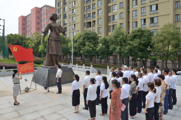 为纪念中国共产党成立98周年，庆祝中华人民共和国和人民政协成立70周年，强化党性教育，传承红色基因，永修县政协结合“不忘初心、牢记使命”主题教育