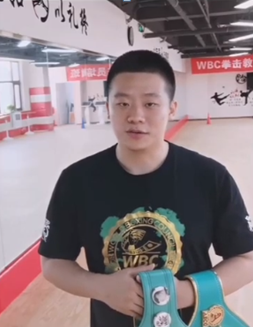 大陆搏击冠军约战台湾网红:3分钟内没倒算你赢