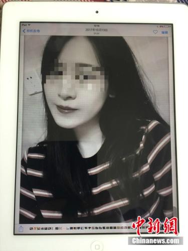 杨敢连将女儿杨俪萍照片存在ipad里 杨敢连供图 杨敢连将女儿杨俪萍照片存在ipad里 杨敢连供图