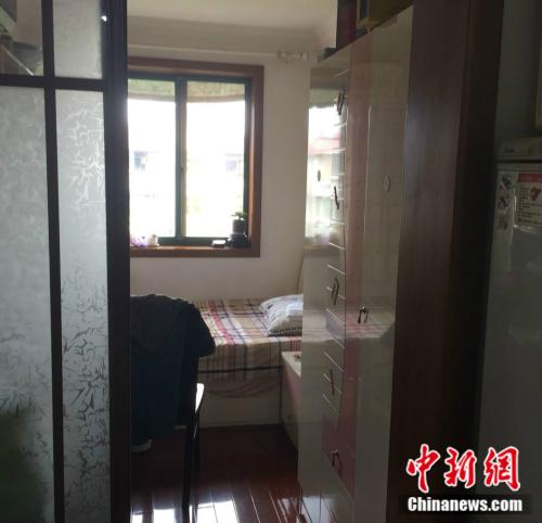 受害人杨俪萍身前居住的卧室 杨敢连供图 受害人杨俪萍身前居住的卧室 杨敢连供图