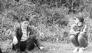     本报记者黄静爬了40分钟的崎岖山路采访养?；Щ葡?。