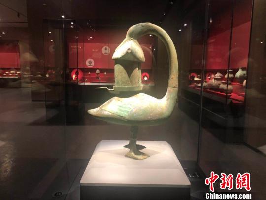 雁鱼铜灯?！±钔ヒ?摄