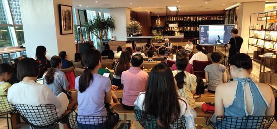 “随身携带的母语——朱夏妮《新来的人：美国高中故事》新书分享会”现场