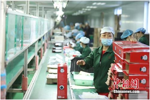 资料图。电商工作人员备战促销。