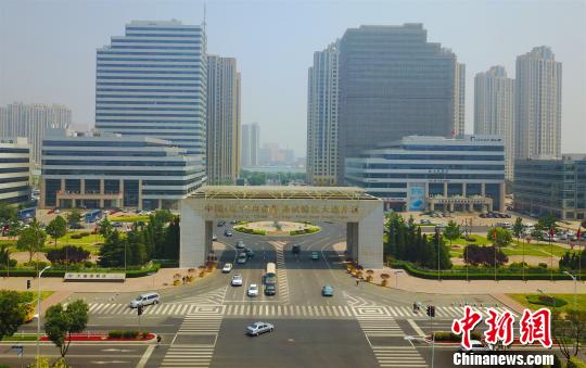 图为大连自贸区?！∑臃?摄