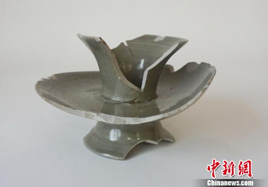 图为出土盏托。宁波市文物考古研究所提供