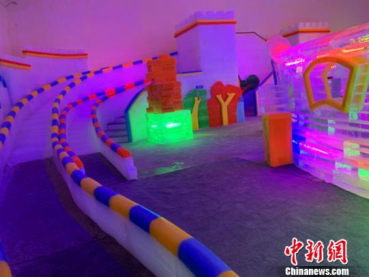 通天峡景区七彩城冰雪艺术馆历经三个多月筹备，总投资800万元，建设总面积800平米?！×跣『?摄