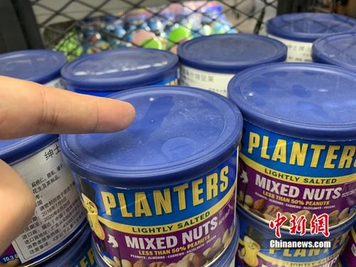 某新零售超市部分产品已落灰。<a target='_blank' href='http://www.chinanews.com/' >中新网</a> 吴涛 摄