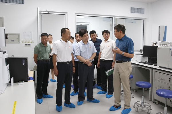 6、与会一行参观了激光工程研究院实验室、工业大数据应用技术国家工程实验室