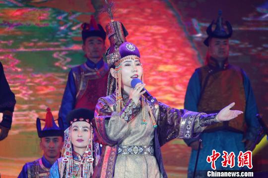 图为演出现场。锡林郭勒盟镶黄旗宣传部供图