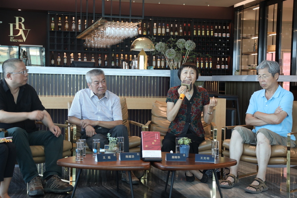 从左到右依次为：王超、陈建功、聂晓华、王克明