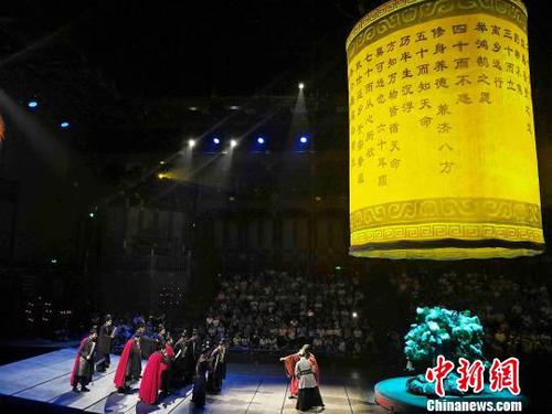 整场演出纵贯人的一生，演绎圣贤君子“由凡入圣”的过程?！∷镦面?摄