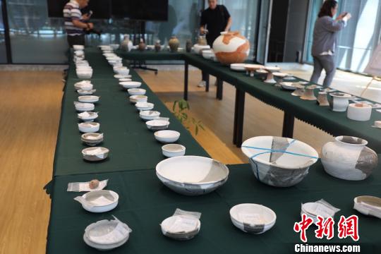 图为梅里遗址出土的文物遗存?！」芤嗝?摄