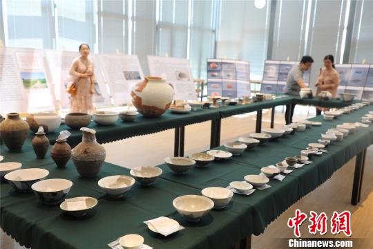 目前考古所修复的文物标本有100余件?！」芤嗝?摄