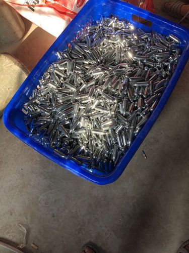 笑气经销链:1小瓶能毒杀老鼠 有人1天吸食千瓶