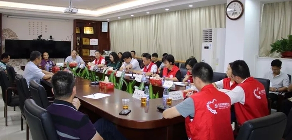 深圳市龙岗区政协机关在社区召开“进社区、察民情、促发展”主题活动述职评议专题会