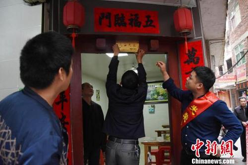 退役军人事务部：目前3958万多户家庭悬挂光荣牌