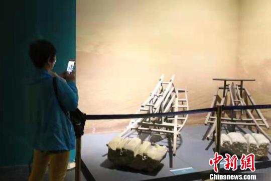 图为展览现场?！±畛?摄