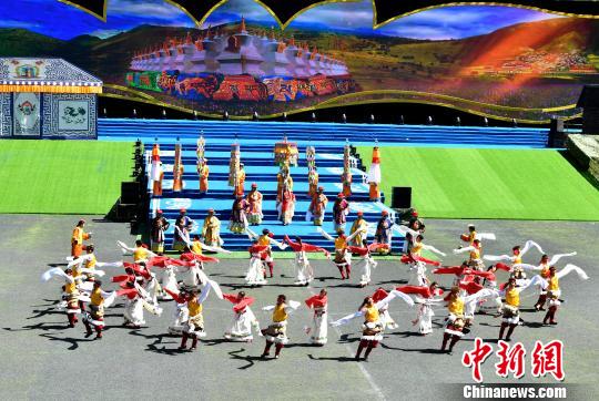 四川马尔康第八届嘉绒锅庄文化旅游节开幕