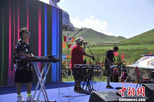 图为草原音乐节。　崔琳 摄
