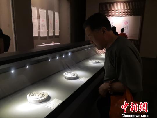 中日瓦当书法篆刻艺术展西安开展?！“⒘漳?摄