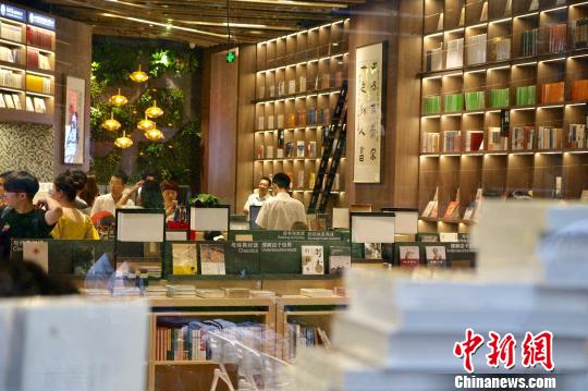 沪上首家“中版书房”开业